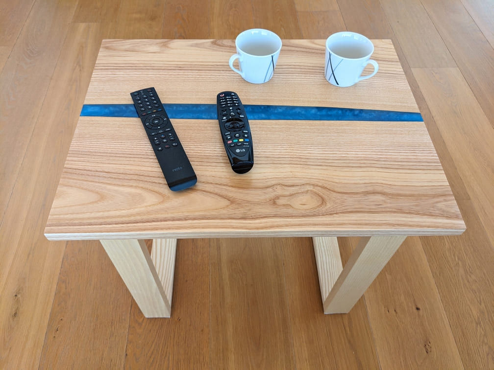 petite table basse frene epoxy jpg 3