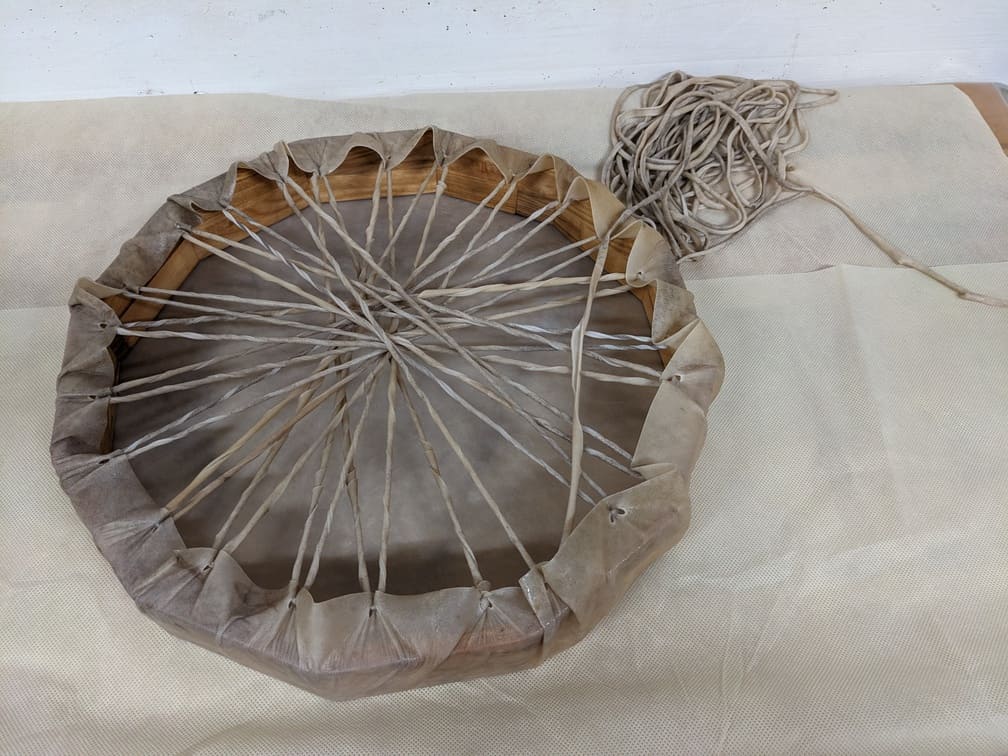 Fabrication de "Tambour chamanique #1 - Cerf et hêtre - 42.7 cm", étape 36