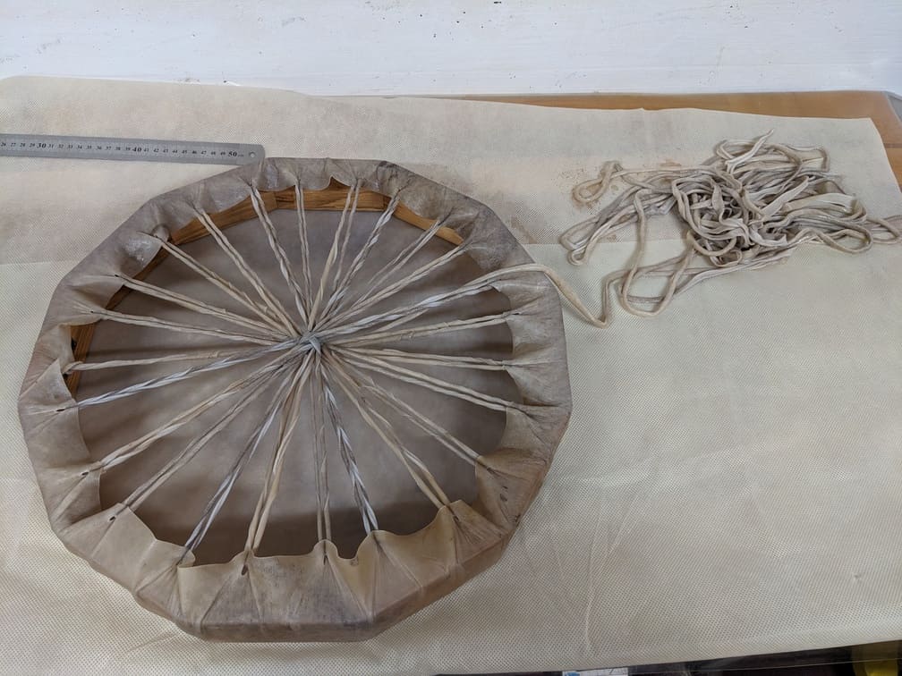 Fabrication de "Tambour chamanique #1 - Cerf et hêtre - 42.7 cm", étape 37